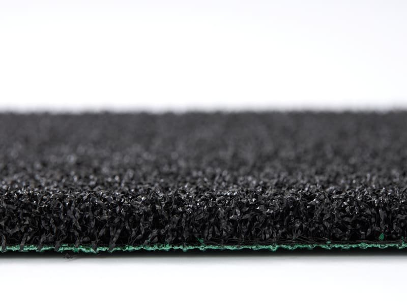 Боковое сравнение материалов для амортизационных прокладок из пенополиэтилена XPE и резиновых гранул.